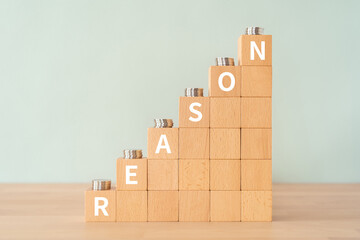 理由のイメージ｜「REASON」と書かれた積み木とコイン