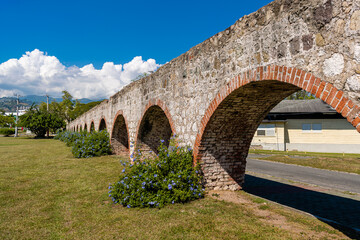 old stone aqueduct in the mountains mona kingston jamaica - obrazy, fototapety, plakaty