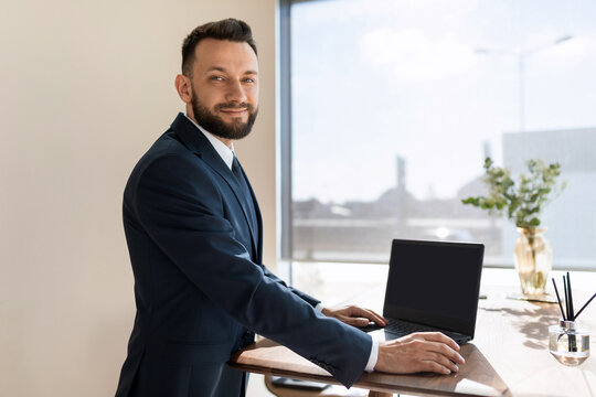 Insurance Agent In The Office Kindly Advises The Client Online