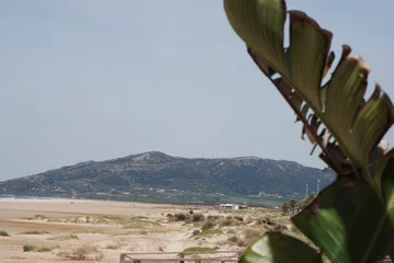 Photo sur Plexiglas Plage de Bolonia, Tarifa, Espagne playa valdevaqueros montaña bolonia