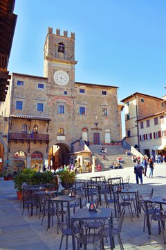 Fototapeta cityscape of the historic village of Cortona of Etruscan origins in the province of Arezzo in Tuscany, Italy