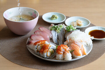 Sushi set meal