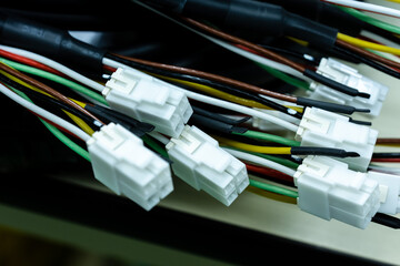 コネクタを取り付けた電線