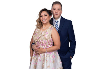 Pareja de novios posando abrazados y muy felices