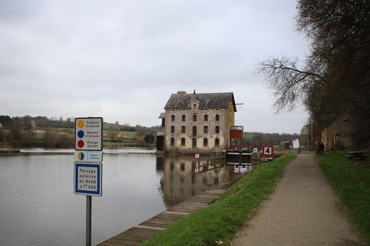 Ecluse sur la mayenne