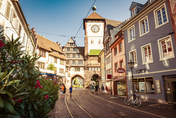 Freiburger Schwabentor im Sommer