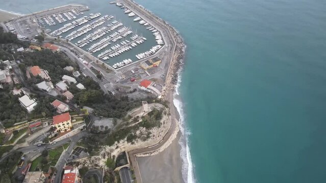 Ripresa aerea del Mausoleo del Generale Caviglia, sullo sfondo il porto di Finale Ligure e Capo Sandonato. Liguria di Ponente, Italia.