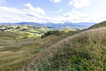 Naklejka premium Panorama of mountains in the Ukrainian Carpathians on a summer day.