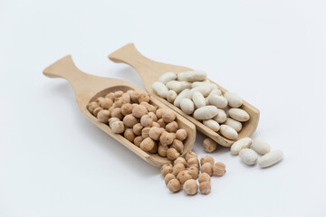 wooden shovels with chickpeas and white beans