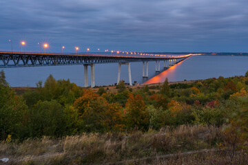 Obraz premium The Bridge in night time. The street in night time. The Presidential Bridge in Ulyanovsk, the fifth longest in Russia.