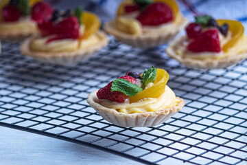 cupcakes with berries