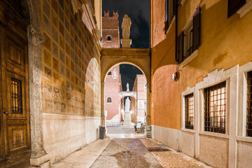 Fototapeta na wymiar Night photos on Piazza dei Signori, Verona, Italy, 13.07.2021