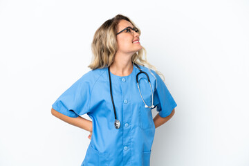 Brazilian surgeon doctor woman over isolated background thinking an idea while looking up