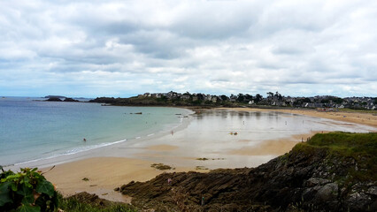 Einsamer Strand in der Bretagne