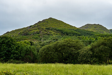 Fototapeta na wymiar Berge an einer Landstrasse in Irland