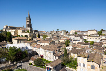 Fototapeta na wymiar Vue sur Saint-Emilion depuis le sommet de la Tour du Roy (Nouvelle-Aquitaine, France)
