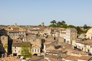 Obraz premium Vue sur Saint-Emilion depuis le sommet de la Tour du Roy (Nouvelle-Aquitaine, France)