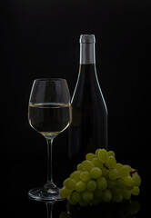 Fototapeta premium Food photography of white wine and grape