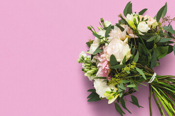  Mazzo di fiori di primavera delle rose e amore 