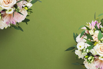  Mazzo di fiori di primavera delle rose e amore 