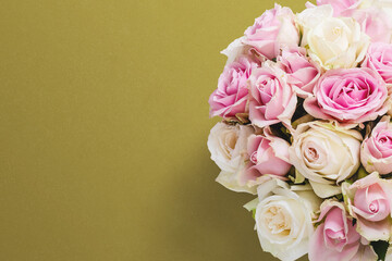  Mazzo di fiori di primavera delle rose e amore 
