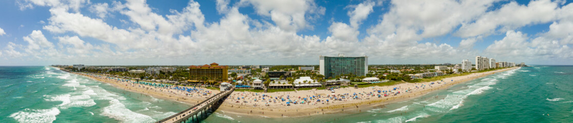 Fototapeta premium Aerial panorama of the Deerfield Beach fishing pier