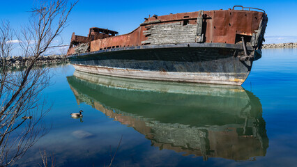 La Grand Hermine and its reflection