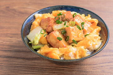 厚揚げと白菜の玉子丼