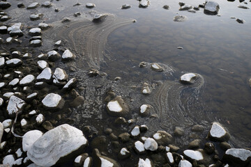 Fototapeta na wymiar The frozen river with cobblestones