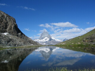 Naklejka na ściany i meble 逆さマッターホルン Matterhorn Upsidedown on the lake