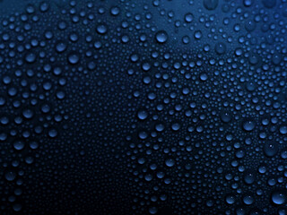 青い水滴の幻想的なグラフィック写真