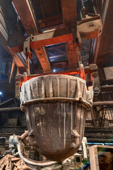 Special metallurgical ladles. Bucket transportation by overhead crane
