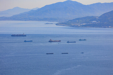 旗振り山から見た海と船