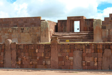 Portal do templo de Kalassasaia, em Tiwanaco, sitio arqueológico próximo a La Paz