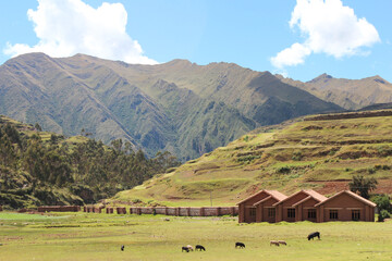 Ollantaytambo, vale sagrado inca , formado pelo rio Urubamba