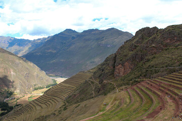 Vale Sagrado, formado pelo rio Urubamba.
Terraços de plantação. Peru