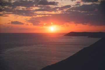 Fototapeta na wymiar 沖縄県の離島宮古島サンライズスポットから元旦の朝日を眺める