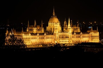 Fototapeta na wymiar Hungarian parliament building at night