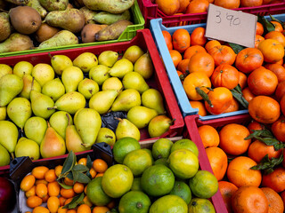 Frisches Obst auf einem Markt in Mallorca