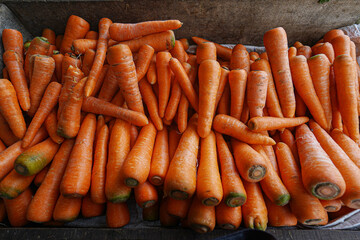 Carrots arranged neatly are sold in traditional markets to buyers. Carrots are believed to be a medicine for eye health.