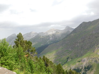Fototapeta na wymiar paisaje de alta montaña en los pirineos franceses