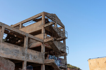 Obraz premium CONSTRUCTION OF AN ABANDONED BUILDING