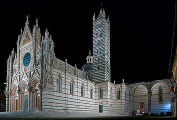Duomo di Siena in notturna