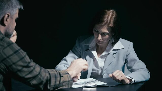 Female detective refusing to take bribe from male crime suspect, investigation