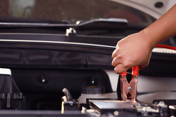 Check the car battery pot before traveling.