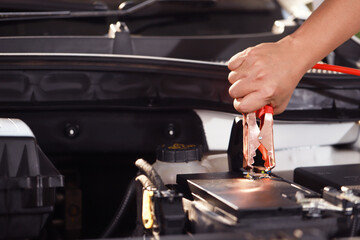 Check the car battery pot before traveling.