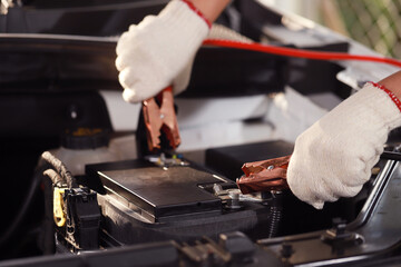 Check the car battery pot before traveling.