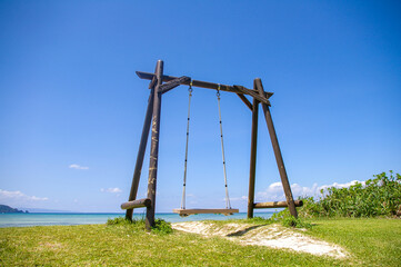 海辺のブランコ