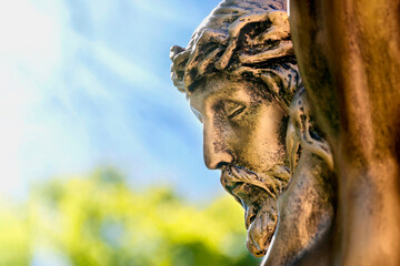 Obraz premium The face of Jesus Christ, the Son of God. A crown of thorns on his head. Sunbeams