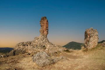Ruinas del antiguo castillo de Aracena en la provincia de Huelva - obrazy, fototapety, plakaty